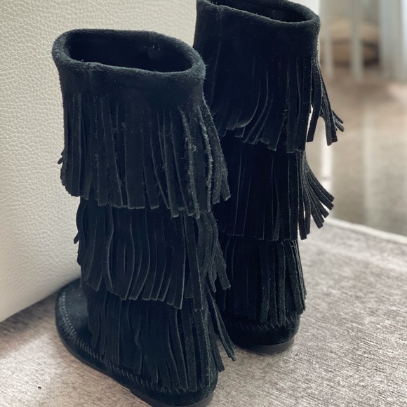 Minnetonka fringe suede boots - Picture 2 of 4